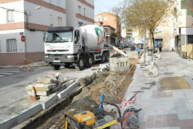 Obras en la calle Pobos. Fotografía: Álvaro Díaz Villamil / Ayuntamiento de Azuqueca de Henares