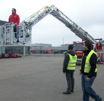 El Consorcio de Bomberos adquiere un nuevo vehículo autoescala y dona dos a ONGs