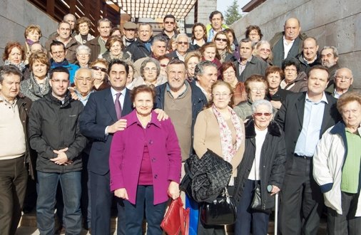 Echániz: con los jubilados de Humanes : “Nuestro reto es que el programa de envejecimiento activo llegue a cada pueblo de la región”