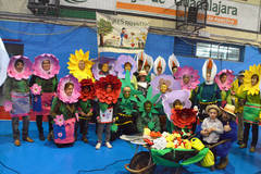 La fiesta de Carnaval llenó el polideportivo La Paz de Azuqueca