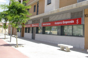 Imagen exterior del Centro de Empresas. Fotografía: Álvaro Díaz Villamil / Ayuntamiento de Azuqueca de Henares