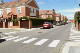 Una de las primeras zonas en las que se ha mejorado la señalización es el barrio Madrid. Fotografía: Álvaro Díaz Villamil / Ayuntamiento de Azuqueca de Henares