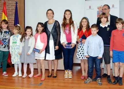 Ana Guarinos felicita a los ganadores y participantes del Concurso de Dibujo y Pintura sobre la figura del Cid