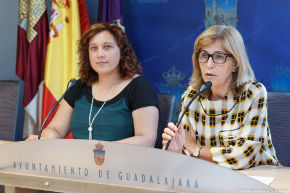 Carmen Heredia y Verónica Renales presentan el programa integral de apoyo a la infancia 