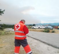 Los voluntarios de Cruz Roja en Guadalajara continúan atendiendo a los albergados por el incendio 