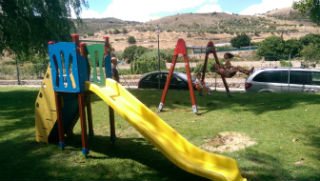 Nuevos parques infantiles en la piscina municipal, barrio del Melgar y en la plaza de la Hora de Pastrana