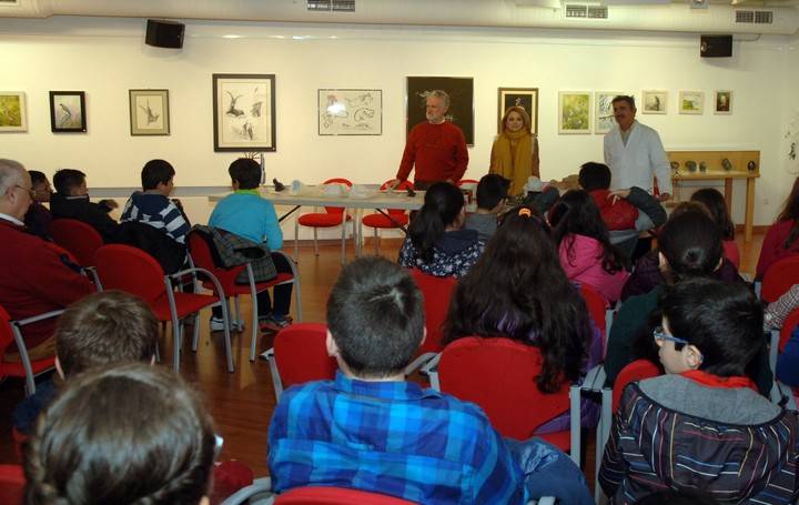Dos grupos de escolares participan en un taller de escultura celebrado en Diputación