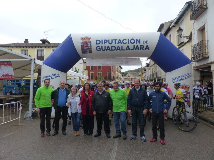 Más de 300 personas participan en Tendilla en la tercera prueba del Circuito de Mountain Bike de la Diputación 