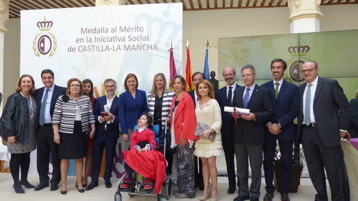 Guarinos felicita a Pedro Solís y Javier Senent por la Medalla al Mérito en la Iniciativa Social de la región