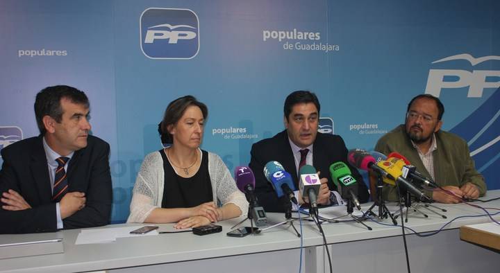 Jose Ignacio Echaniz explica el convenio sanitario con  Madrid a la comisión de Sanidad del PP de Guadalajara