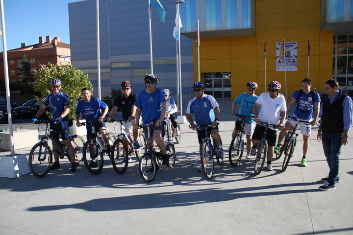 Antonio Román y su candidatura recorren Guadalajara en bicicleta