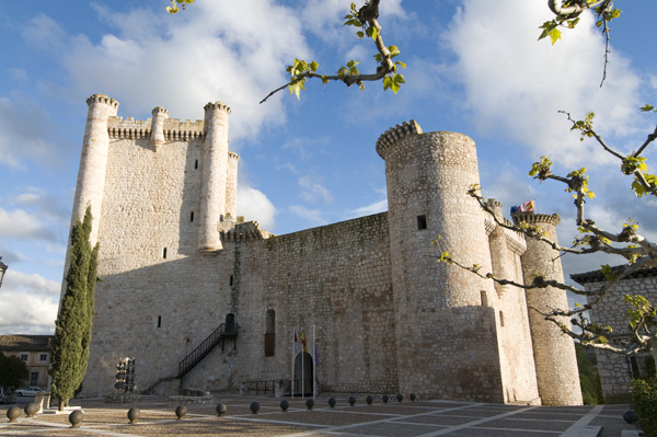 La III ruta motera ‘Camino del Cid’ mantiene como referencia el Centro de Interpretación Turística del castillo de Torija