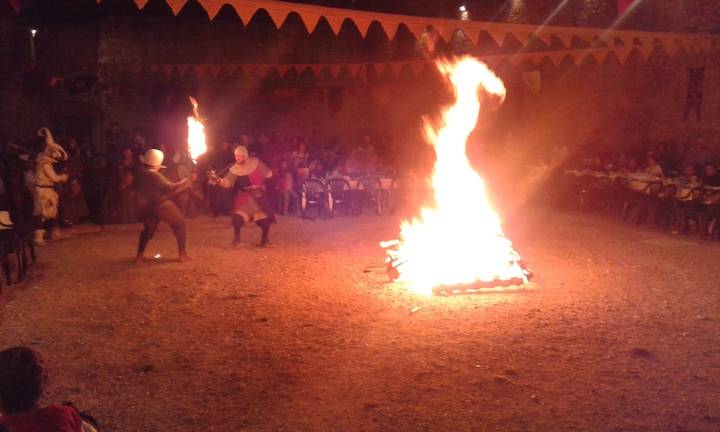 Mágica noche de San Juan en el Castillo de Jadraque con más de 400 comensales