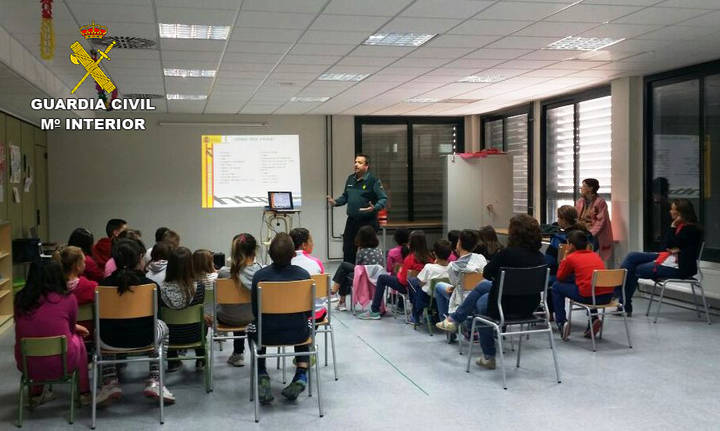 La Guardia Civil ha impartido 184 conferencias en centros de enseñanza de la provincia de Guadalajara durante el pasado curso escolar