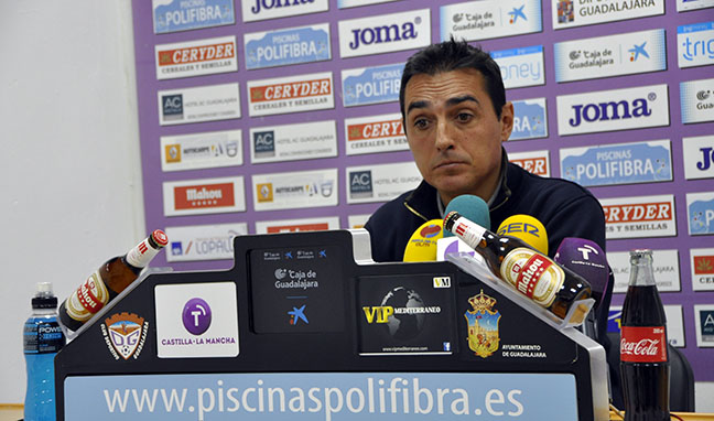Carlos Pérez Salvachúa deja de ser el entrenador del Deportivo Guadalajara