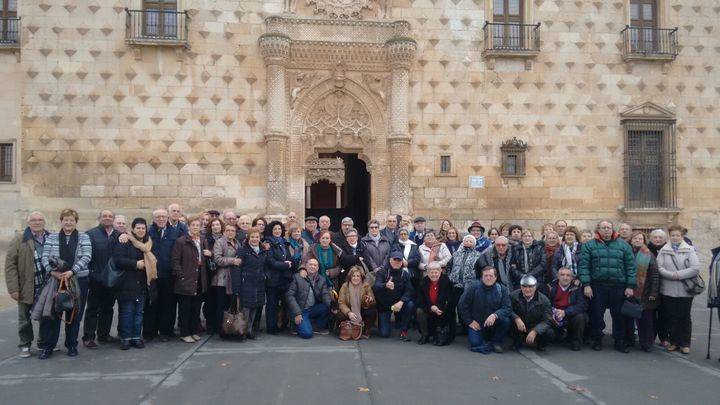 Asociaciones culturales de Zaragoza visitan Guadalajara para conocer su patrimonio histórico artístico
