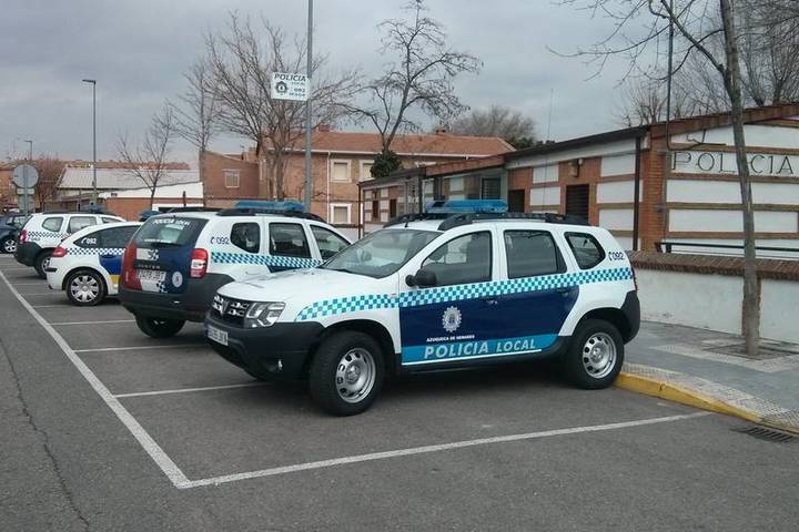 Los policías locales de Azuqueca cuentan con un nuevo vehículo, un Dacia Duster