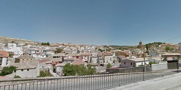 La Guardia Civil detiene a dos personas por cometer dos veces la misma serie de robos en Illana