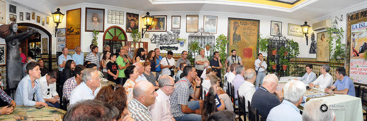 Una abarrotada Venta de Vargas ha acogido en la mañana de hoy la presentación oficial del Cartel de la Feria Taurina de la Carmen y de La Sal en San Fernando (Cádiz).