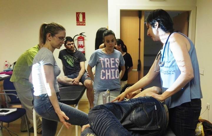 Una treintena de fisioterapeutas asisten a un curso de técnicas complementarias al tratamiento de patologías respiratorias en Guadalajara